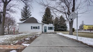 A residential house with a front yard, a basketball hoop, and a driveway leading to the front door. - Burley Home w/ Playground - 1 Mi to Golf Course! (Burley)