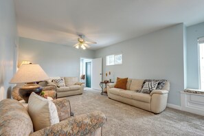 House (3 Bedrooms) | Interior - Burley Home w/ Playground - 1 Mi to Golf Course! (Burley)