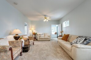 House (3 Bedrooms) | Interior - Burley Home w/ Playground - 1 Mi to Golf Course! (Burley)