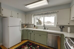 Interior - Burley Home w/ Playground - 1 Mi to Golf Course! (Burley)