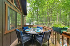 Interior - Fire Pit & Grill: 'woodside Nest' in Pocono Lake! (Pocono Lake)