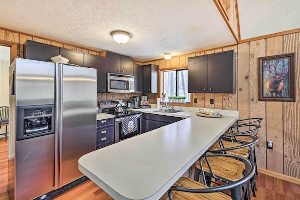 House (3 Bedrooms) | Interior - Fire Pit & Grill: 'woodside Nest' in Pocono Lake! (Pocono Lake)