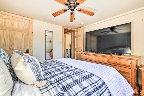 House (3 Bedrooms) | Interior - Fire Pit & Grill: 'woodside Nest' in Pocono Lake! (Pocono Lake)