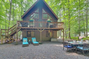 Interior - Fire Pit & Grill: 'woodside Nest' in Pocono Lake! (Pocono Lake)