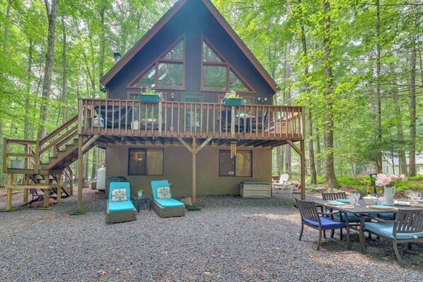 Interior - Fire Pit & Grill: 'woodside Nest' in Pocono Lake! (Pocono Lake)