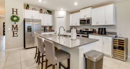 Ruskin Vacation Rental w/ Screened-in Porch!