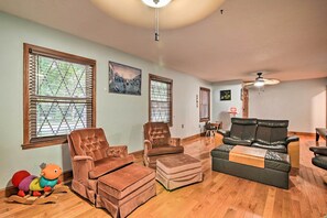 House (3 Bedrooms) | Interior - Spacious Home: Walk to Beach & Entertainment! (Surfside Beach)