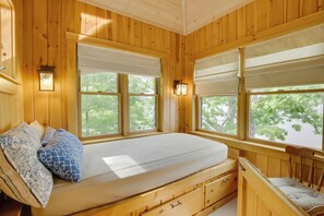 Cottage (3 Bedrooms) | Interior - Waterfront Raymond Vacation Rental w/ Boat Dock! (Raymond)