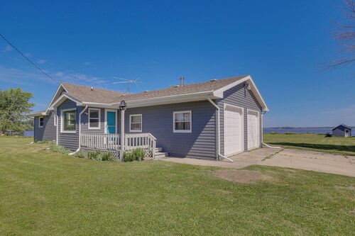 Lakefront Winneconne Home w/ Private Dock!