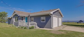 Lakefront Winneconne Home w/ Private Dock!