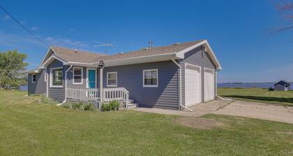 Lakefront Winneconne Home w/ Private Dock!