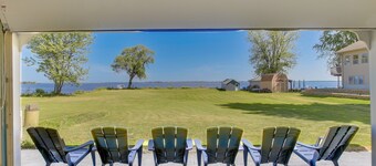 Lakefront Winneconne Home w/ Private Dock!