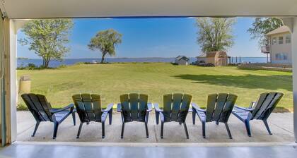 Lakefront Winneconne Home w/ Private Dock!