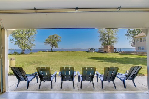 Lakefront Winneconne Home w/ Private Dock!