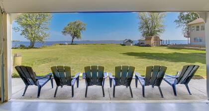 Lakefront Winneconne Home w/ Private Dock!