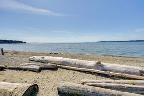 House (3 Bedrooms) | Interior - Waterfront Birch Bay Cabin: Beach Access & Sunsets (Blaine)