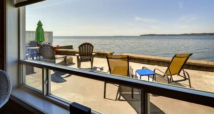 Waterfront Birch Bay Cabin: Beach Access & Sunsets