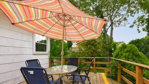 Outdoor dining - Pet-friendly New York Escape w/ Deck, Near Beaches (Hampton Bays)
