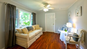 Living area - Pet-friendly New York Escape w/ Deck, Near Beaches (Hampton Bays)