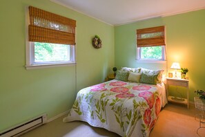 2 chambres, fer et planche à repasser, draps fournis