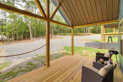 Cozy Studio Cabin ~ 1 Mi to Greers Ferry Lake!