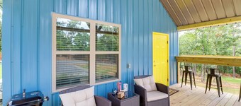 Cozy Studio Cabin ~ 1 Mi to Greers Ferry Lake!