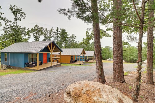 Cozy Studio Cabin ~ 1 Mi to Greers Ferry Lake!