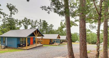 Cozy Studio Cabin ~ 1 Mi to Greers Ferry Lake!