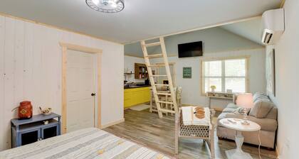 Cozy Studio Cabin ~ 1 Mi to Greers Ferry Lake!