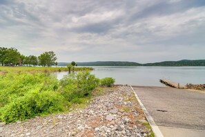 Interior - Studio Cabin in Higden: Boating, Fishing & More! (Higden)