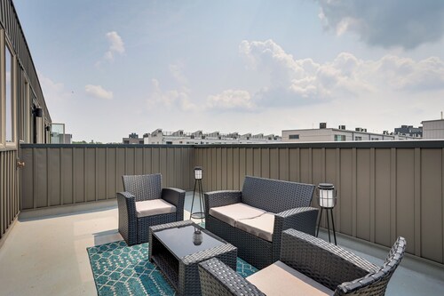 Philly Hub Near Center City & Lincoln Financial!