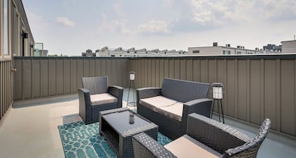 Philly Hub Near Center City & Lincoln Financial!