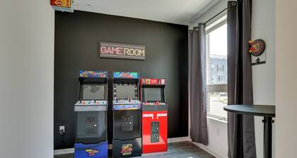 3 Mi to Center City: Philadelphia Townhome