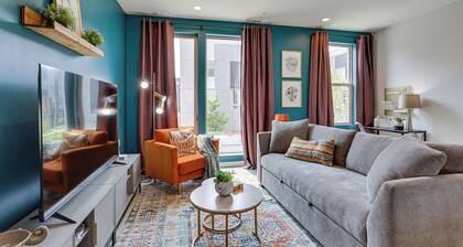 3 Mi to Center City: Philadelphia Townhome