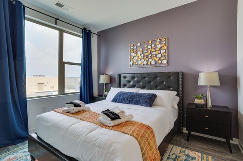 3 Mi to Center City: Philadelphia Townhome