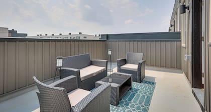 3 Mi to Center City, 7 Mi to World Cup: Philly Hub