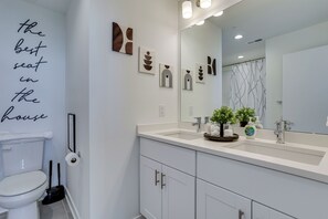 House (3 Bedrooms) | Interior - 3 Mi to Center City, 7 Mi to World Cup: Philly Hub (Philadelphia)