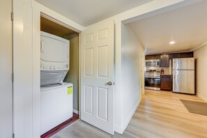 Apartment (0 Bedroom) | Interior - Cozy Tacoma Getaway w/ Grill & Hot Tub! (Tacoma)