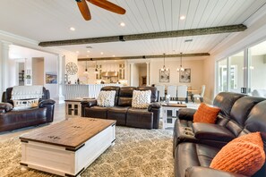 TV, fireplace - Spacious Queen Creek Home w/ Hot Tub & Pool! (Queen Creek)