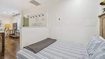 Apartment (0 Bedroom) | Interior