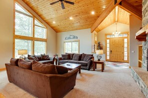 House (5 Bedrooms) | Interior - Private Pool & Hot Tub: Sunriver Retreat! (Bend)