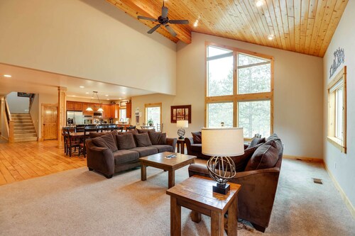 Sunriver Group Getaway: Explore Deschutes Forest!