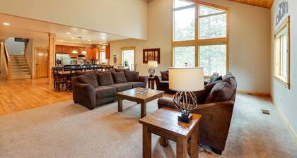 Sunriver Group Getaway: Explore Deschutes Forest!