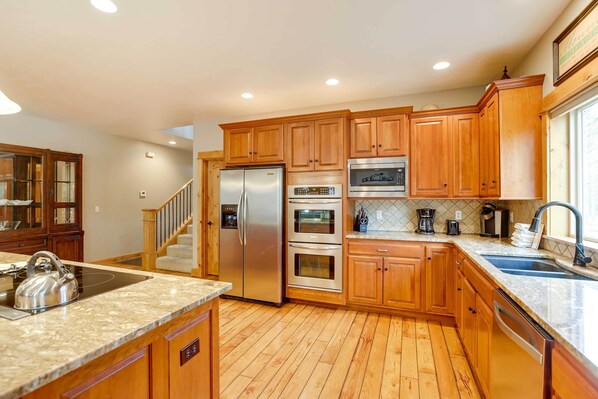 House (5 Bedrooms) | Interior