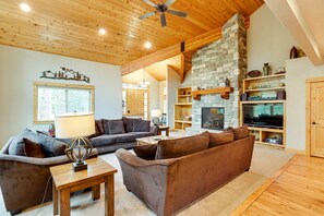 House (5 Bedrooms) | Interior - Private Pool & Hot Tub: Sunriver Retreat! (Bend)