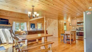 House (3 Bedrooms) | Interior