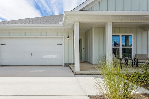 Port St Joe Escape w/ Golf Cart & Pool Access