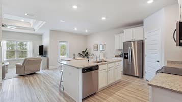 House (4 Bedrooms) | Interior