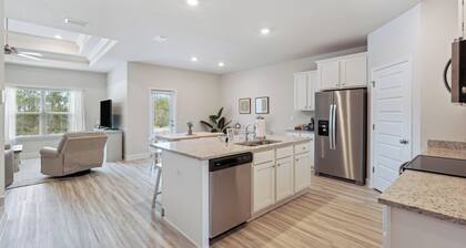 Port St Joe Escape w/ Golf Cart & Pool Access