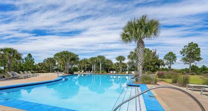 Port St Joe Escape w/ Golf Cart & Pool Access